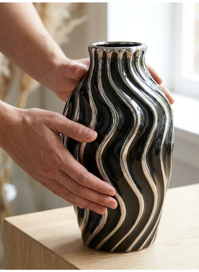 ايست من نون Ceramic Vase for Floral Decorative arrangement, Ht-25 cm | Black Silver Color | Sandune Haze Design | Size -13.5x13.5x25 cm | Perfect for decorativing your living room, Ideal for decorating coffee table, dinning table, console table or any office or living space - Image 2